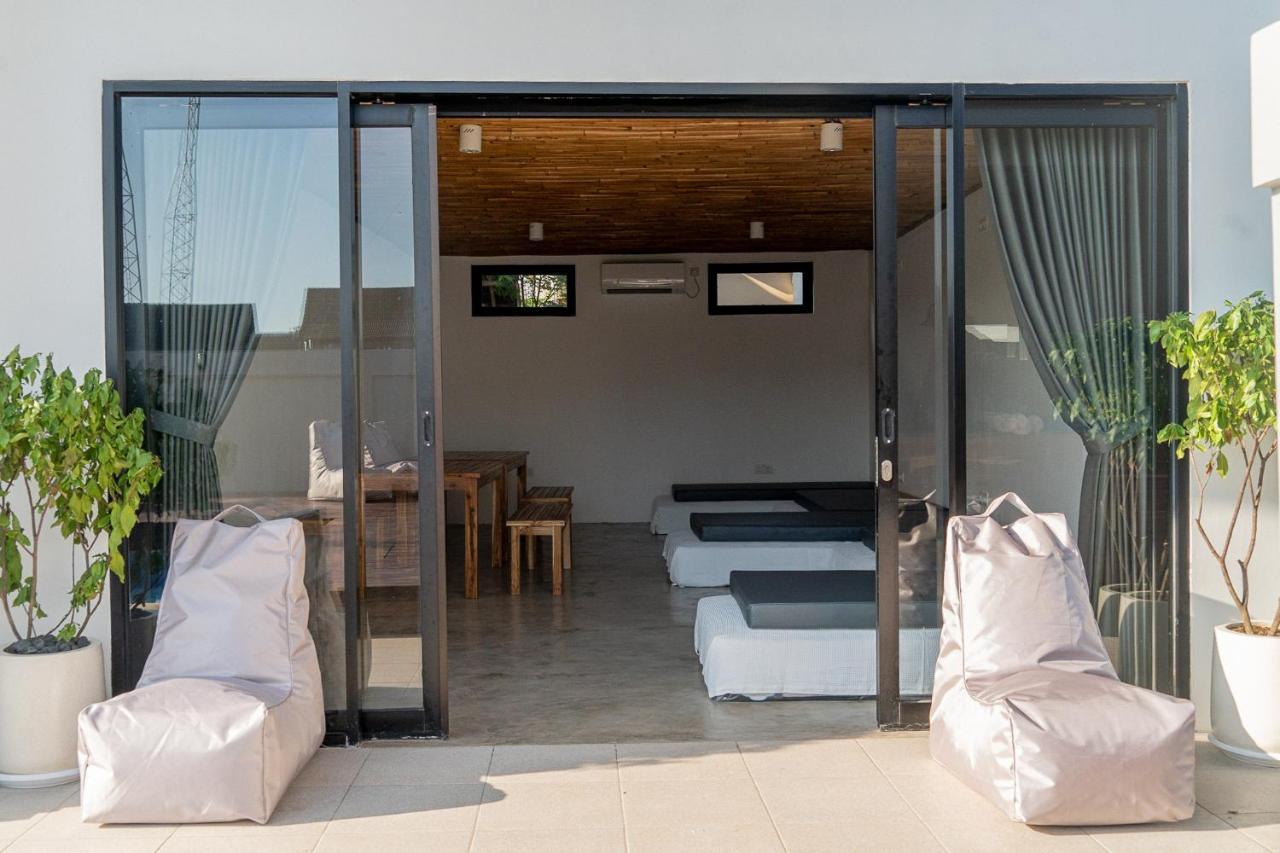 Surf & Party - Hostel Somewhere Else Canggu Kültér fotó